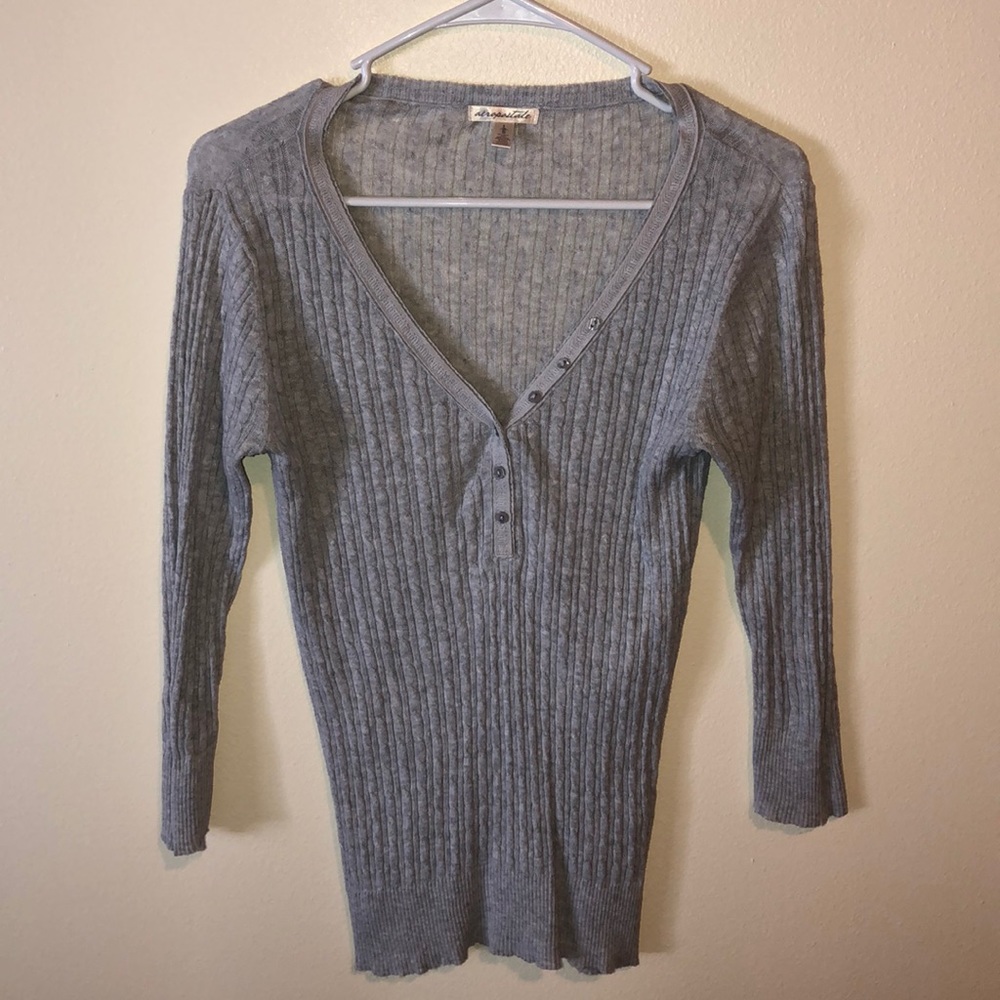 Quarter sleeve knit top